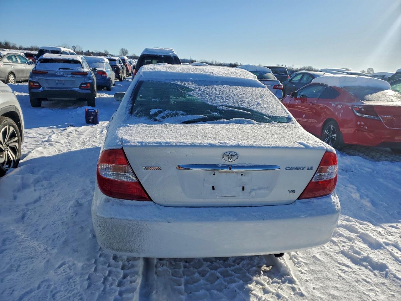 Toyota Camry Le Image 3