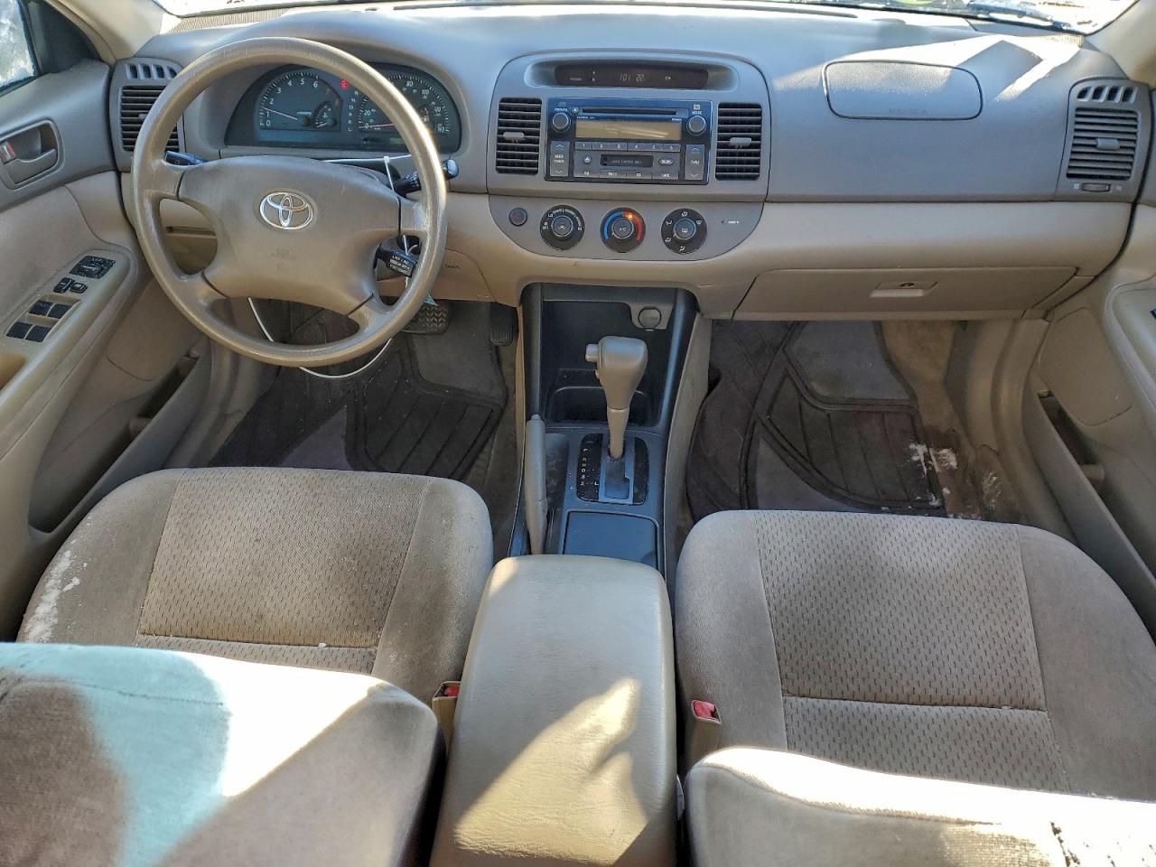 Toyota Camry Le Image 11