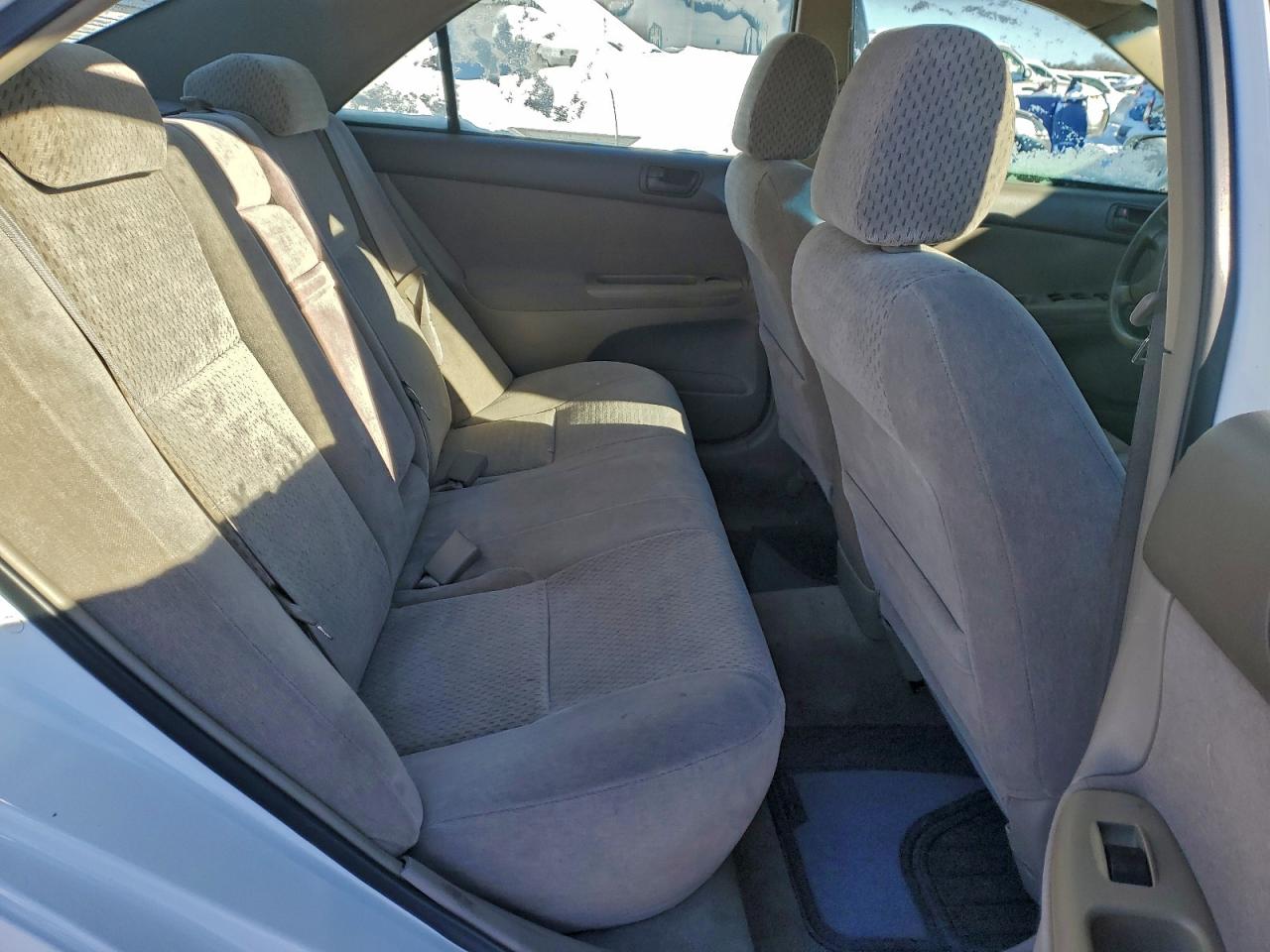 Toyota Camry Le Image 2