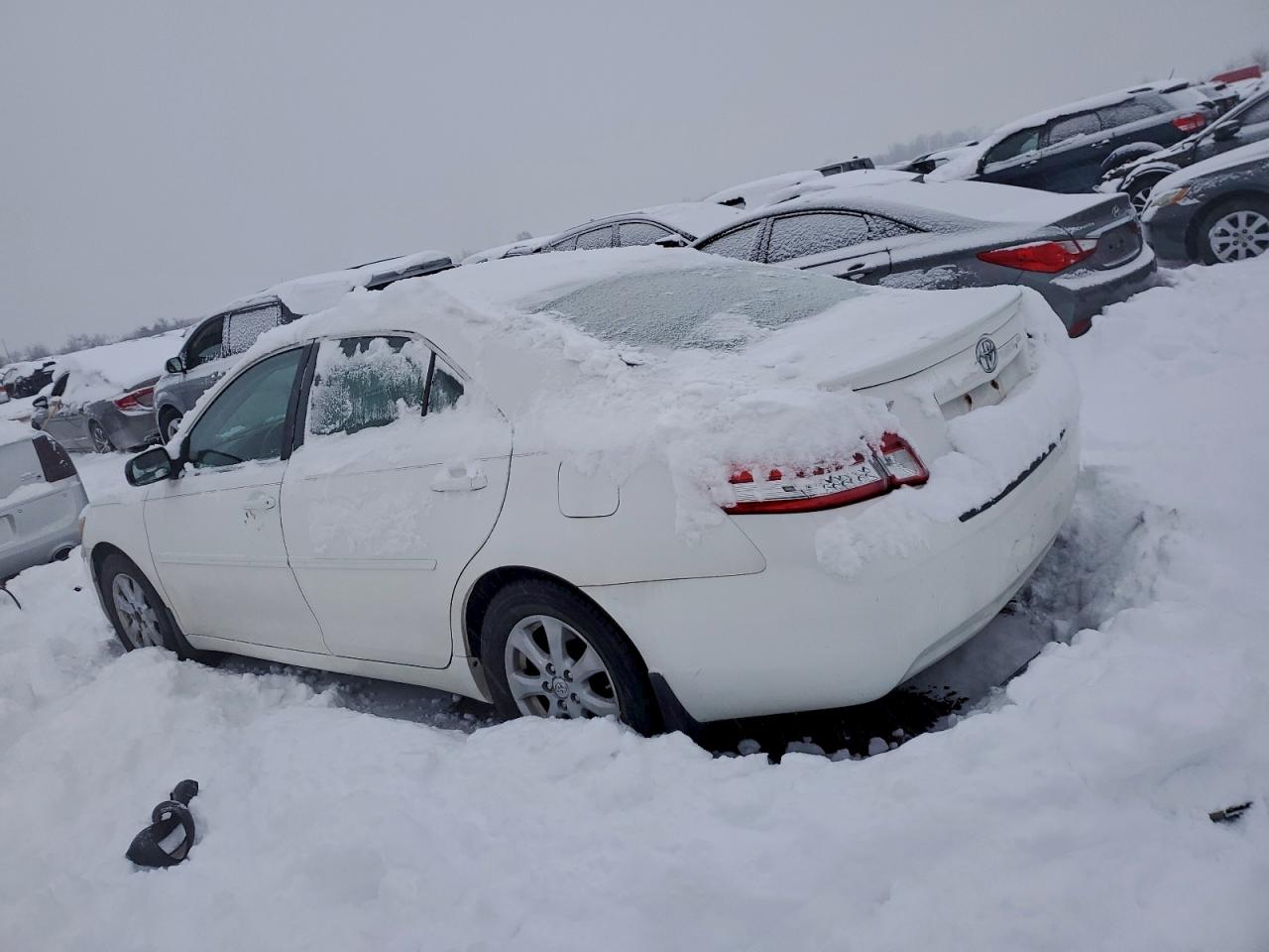 Toyota Camry Base Image 2