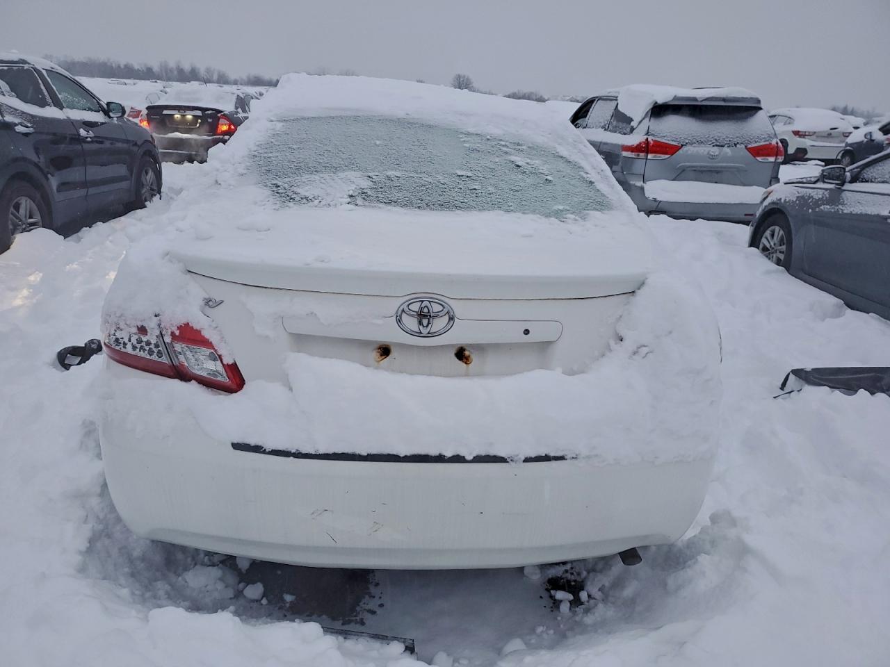 Toyota Camry Base Image 12