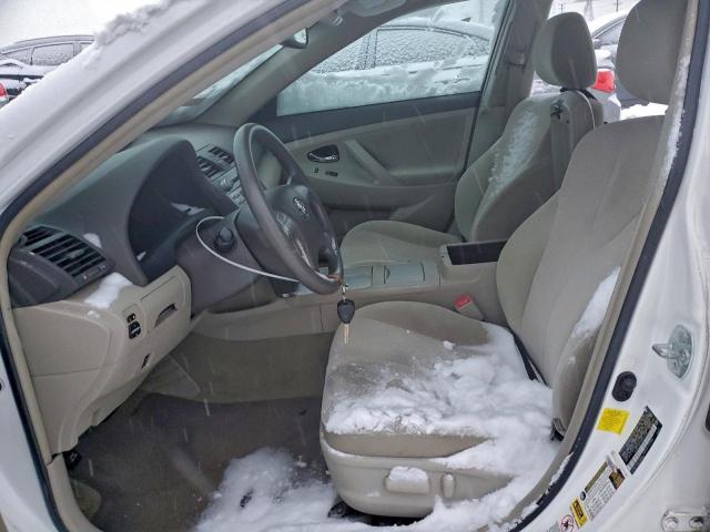 Toyota Camry Base Image 8