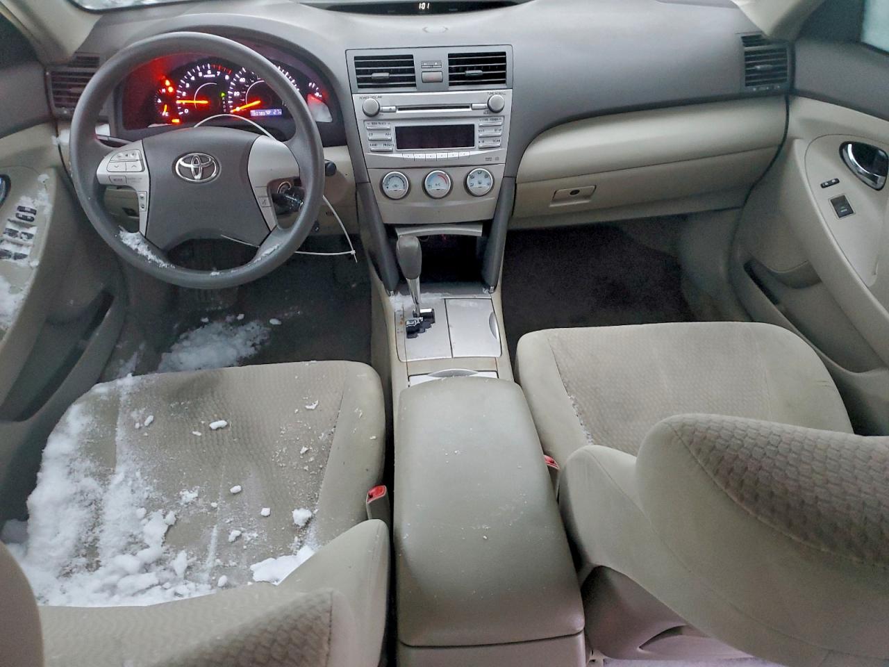 Toyota Camry Base Image 10