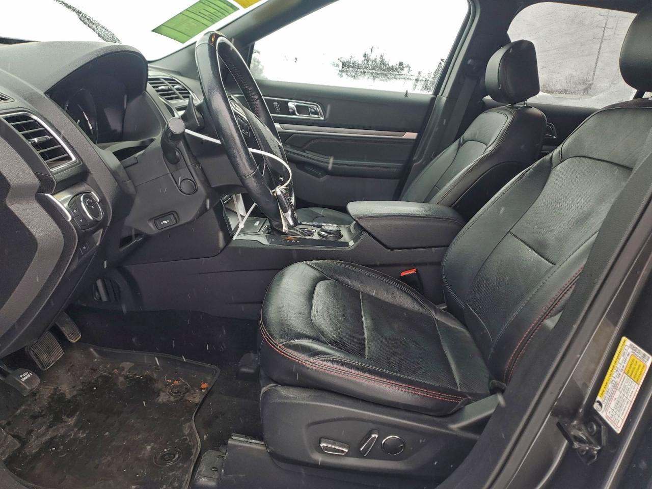 Ford Explorer Sport Image 7