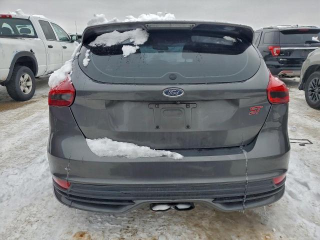 Ford Focus St Image 8