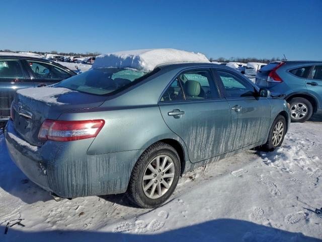 Toyota Camry Base Image 8