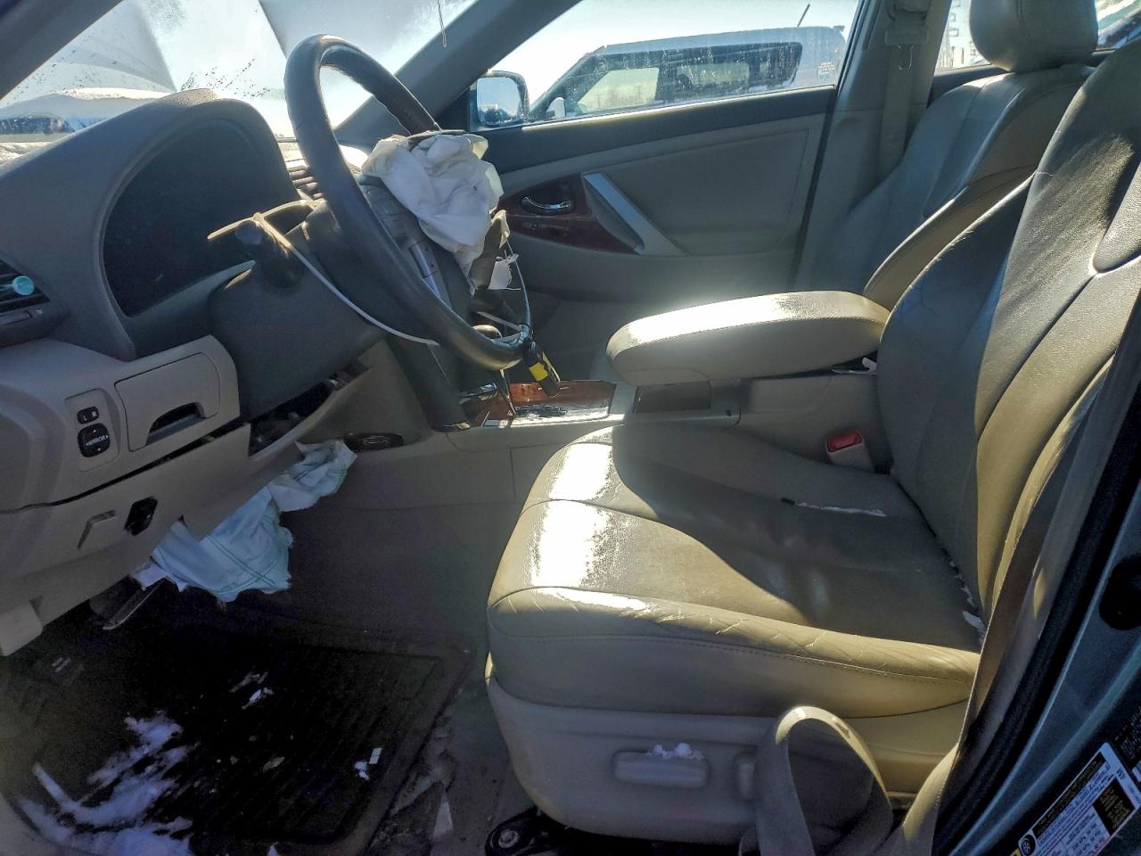 Toyota Camry Base Image 3