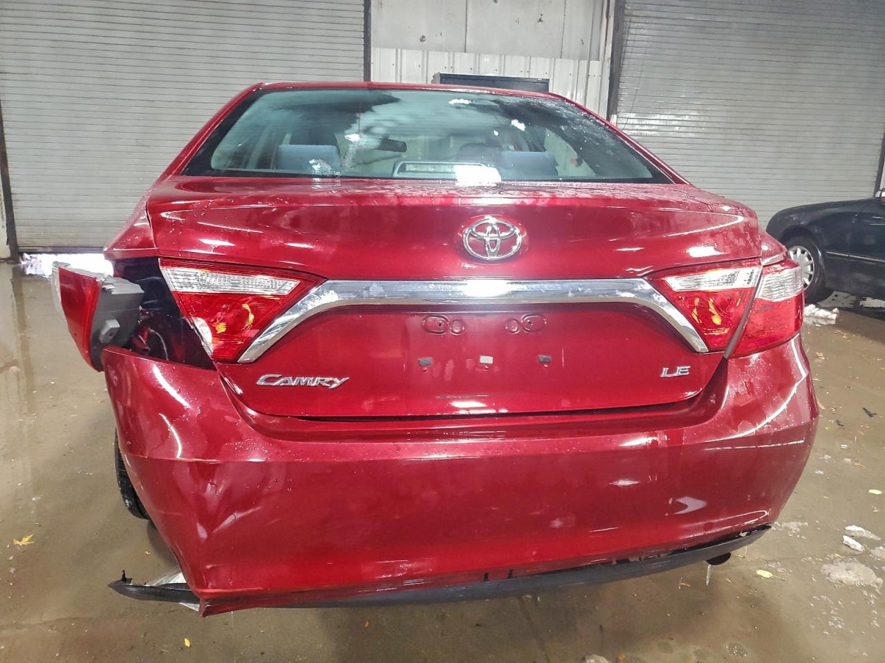 Toyota Camry Le Image 4