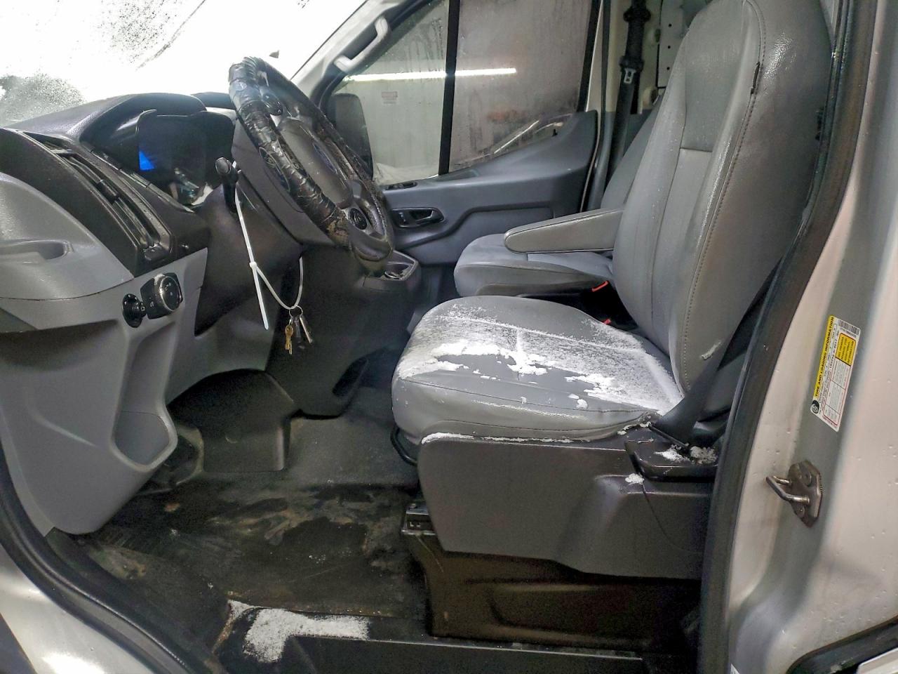 Ford Transit T-250 Image 10