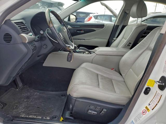 Lexus LS 460 Image 9