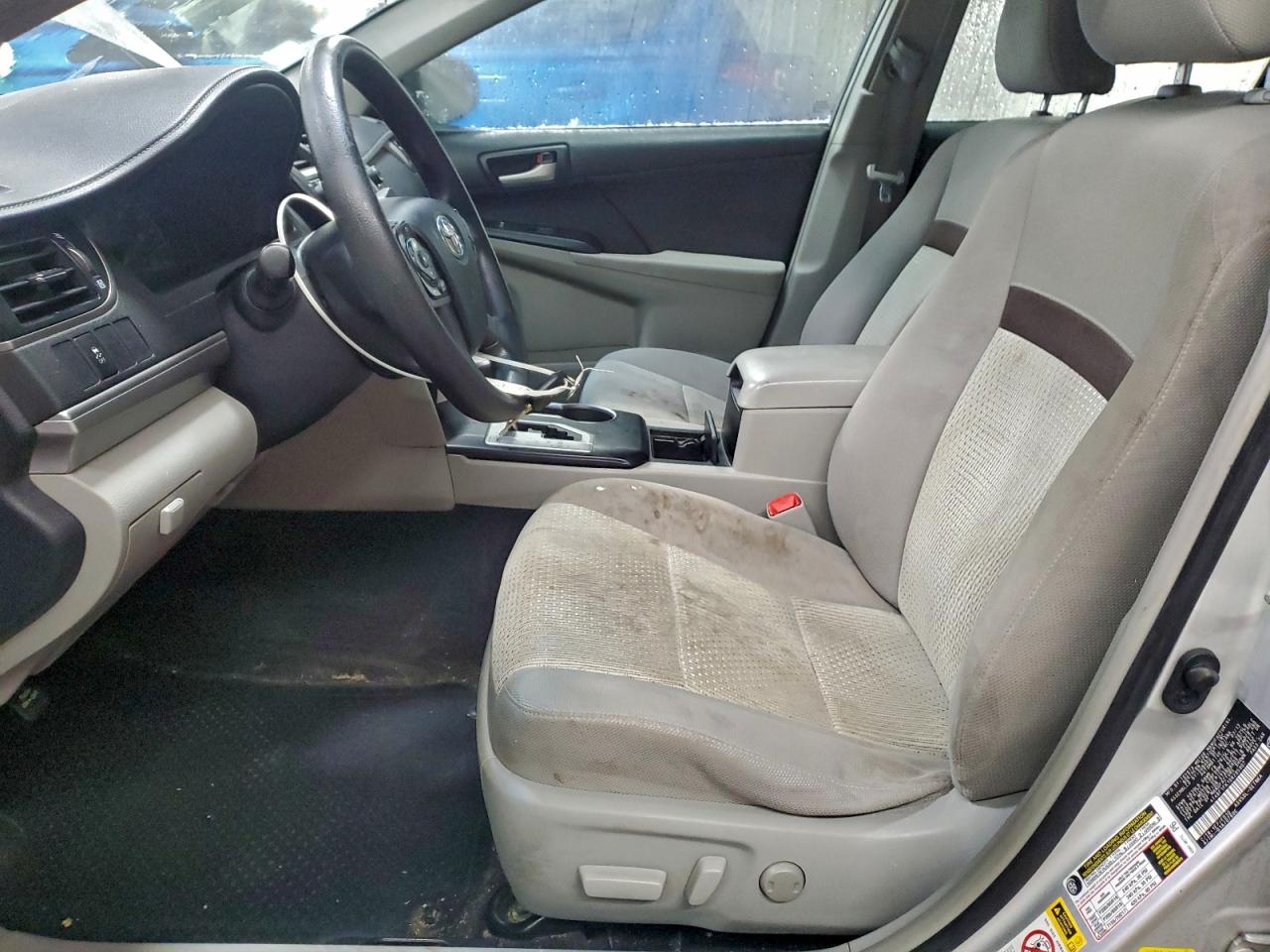 Toyota Camry L Image 9