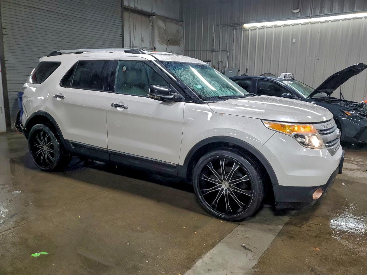 Ford Explorer Xlt Image 3