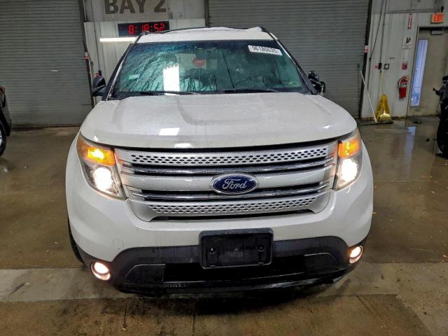 Ford Explorer Xlt Image 4