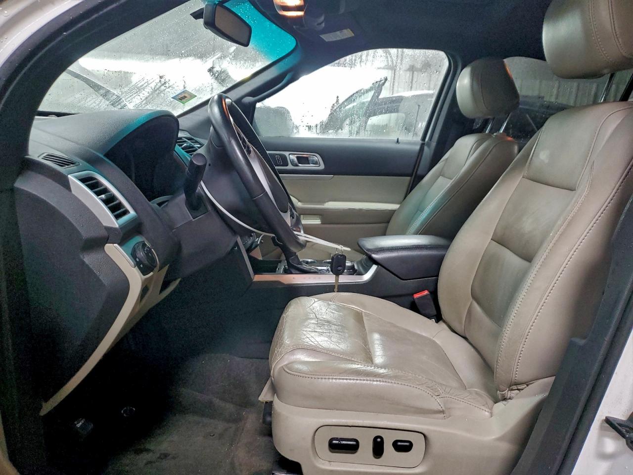 Ford Explorer Xlt Image 6