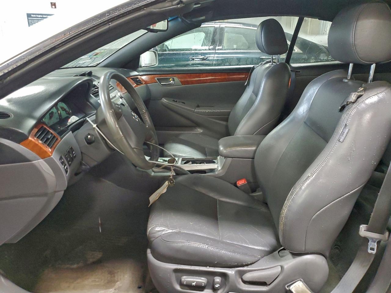 Toyota Camry Se Image 9