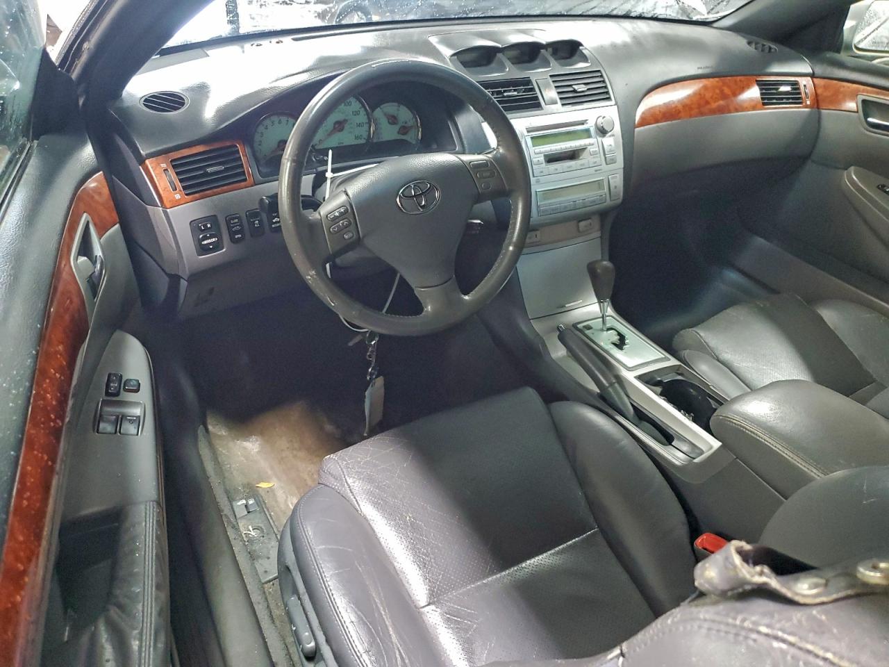 Toyota Camry Se Image 2