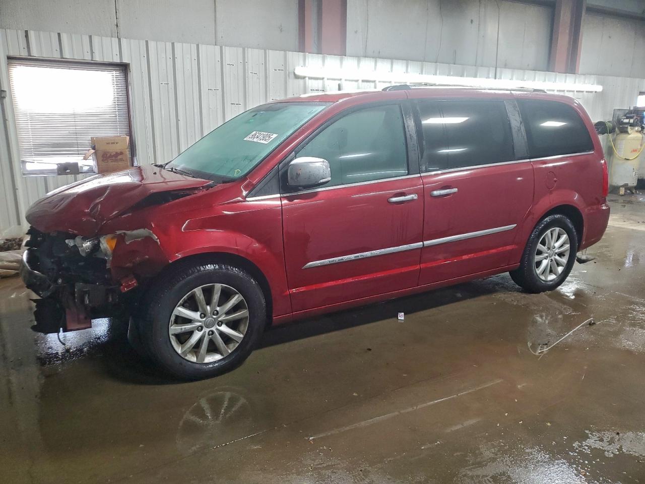 Chrysler Minivan Limited Platinum Image 1