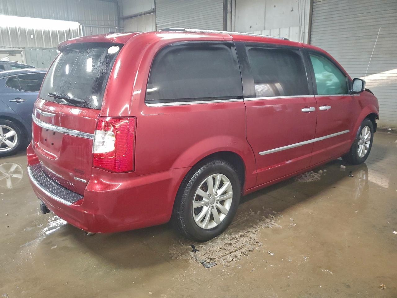 Chrysler Minivan Limited Platinum Image 7