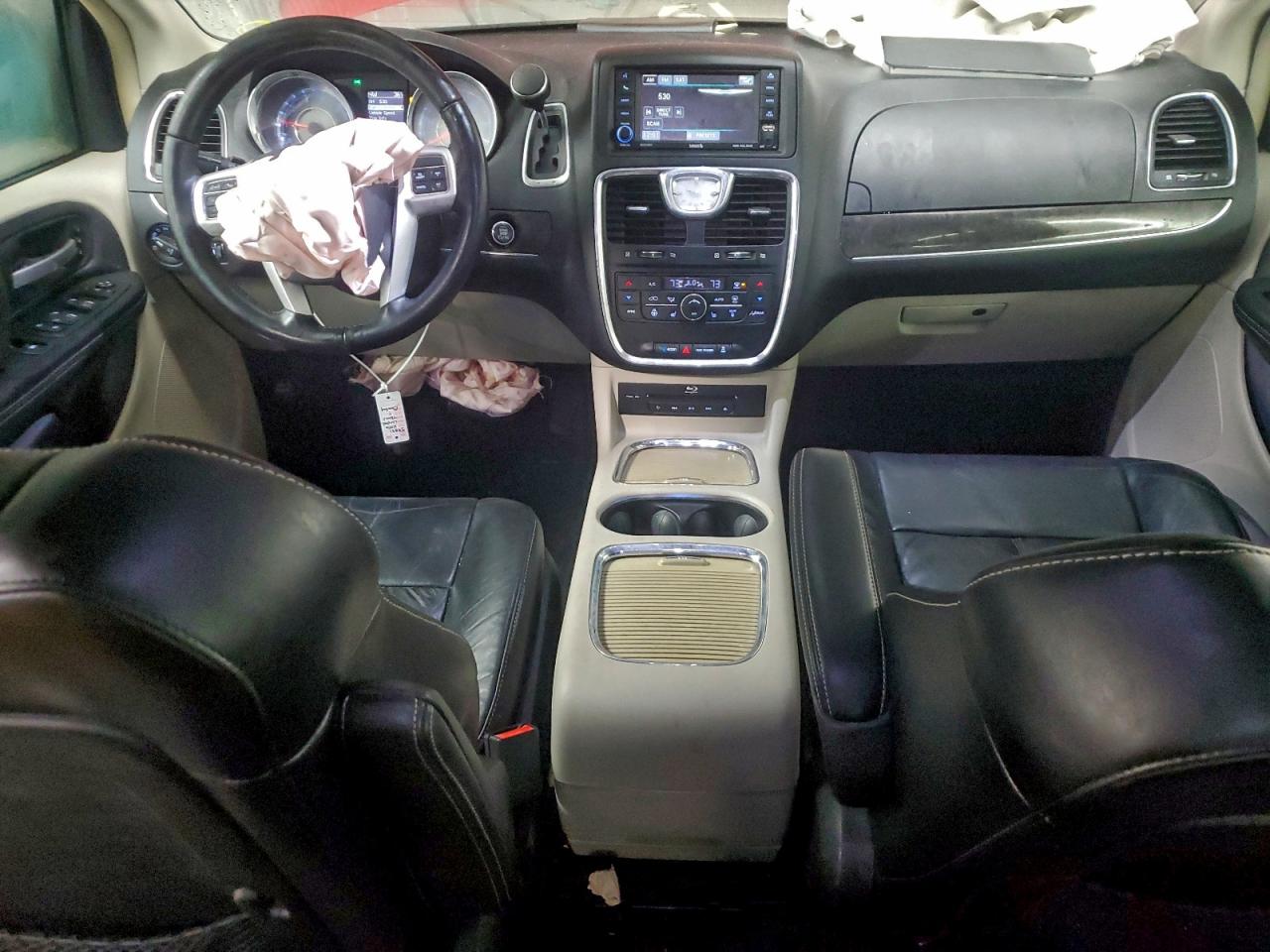 Chrysler Minivan Limited Platinum Image 12