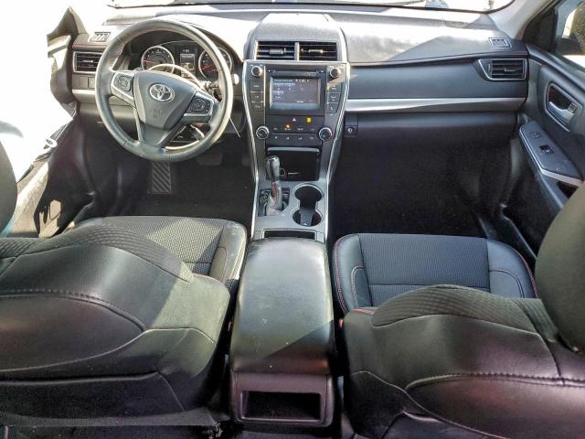 Toyota Camry Le Image 5