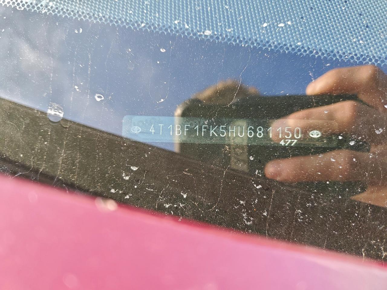 Toyota Camry Le Image 8