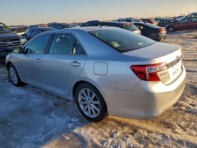 Toyota Camry Base Image 4