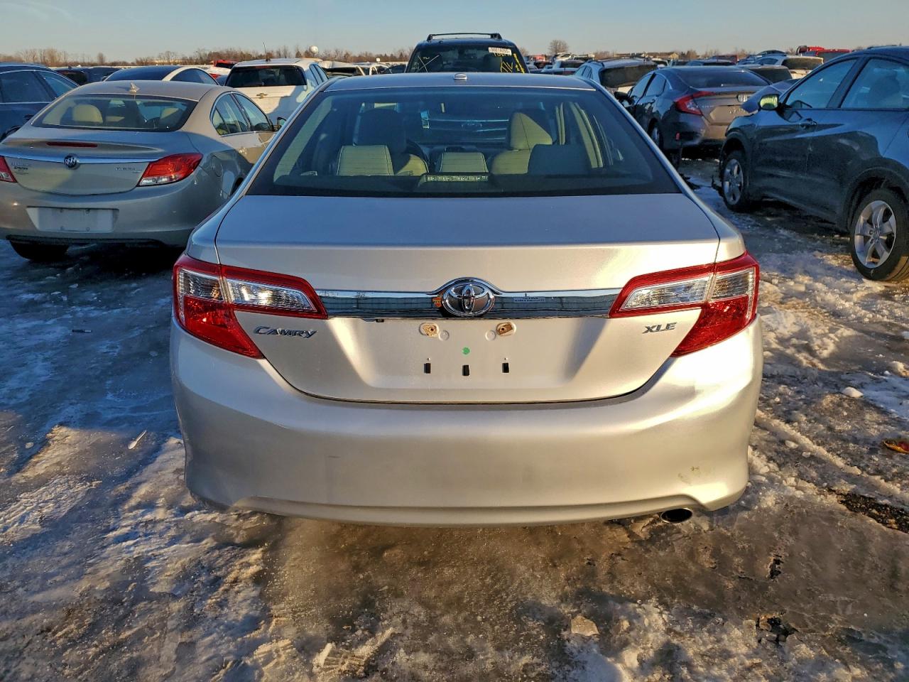 Toyota Camry Base Image 10