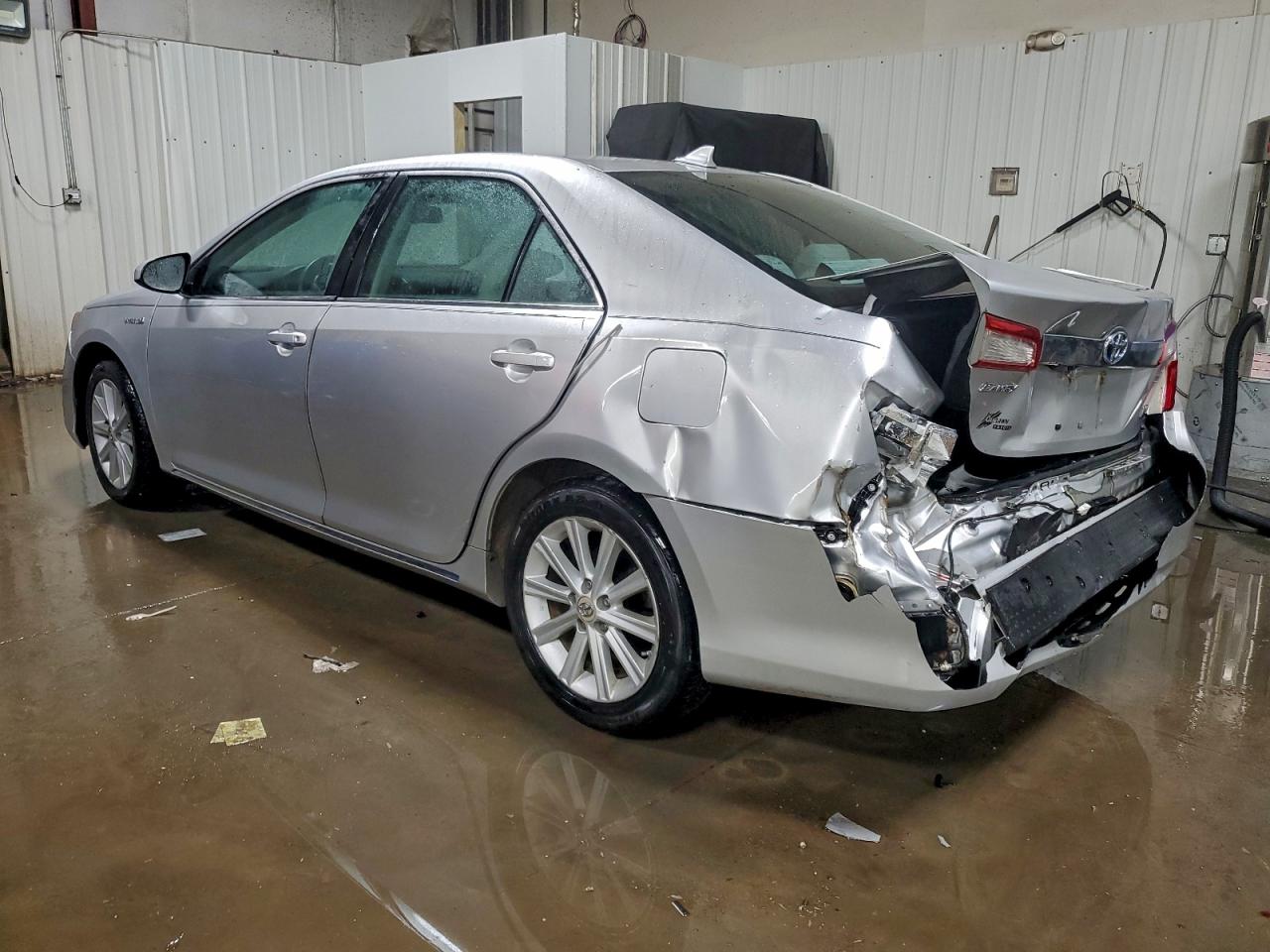 Toyota Camry Hybrid Image 7