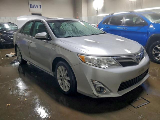 Toyota Camry Hybrid Image 2