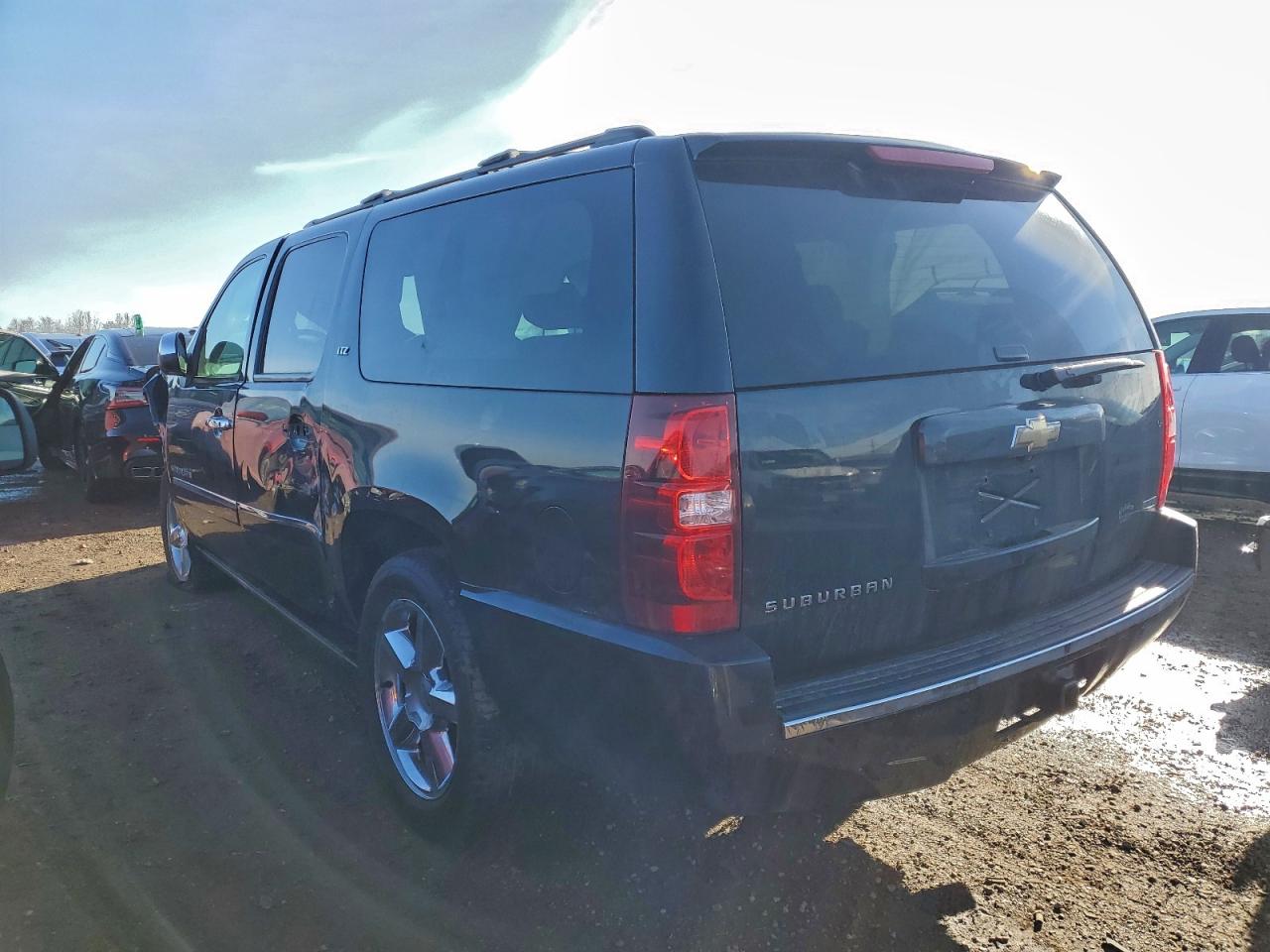 Chevrolet Suburban K1500 Ltz Image 3