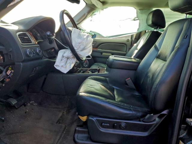 Chevrolet Suburban K1500 Ltz Image 2