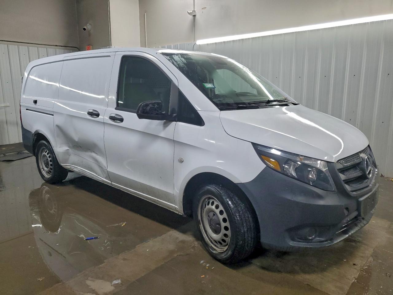 Mercedes-Benz Metris Image 3