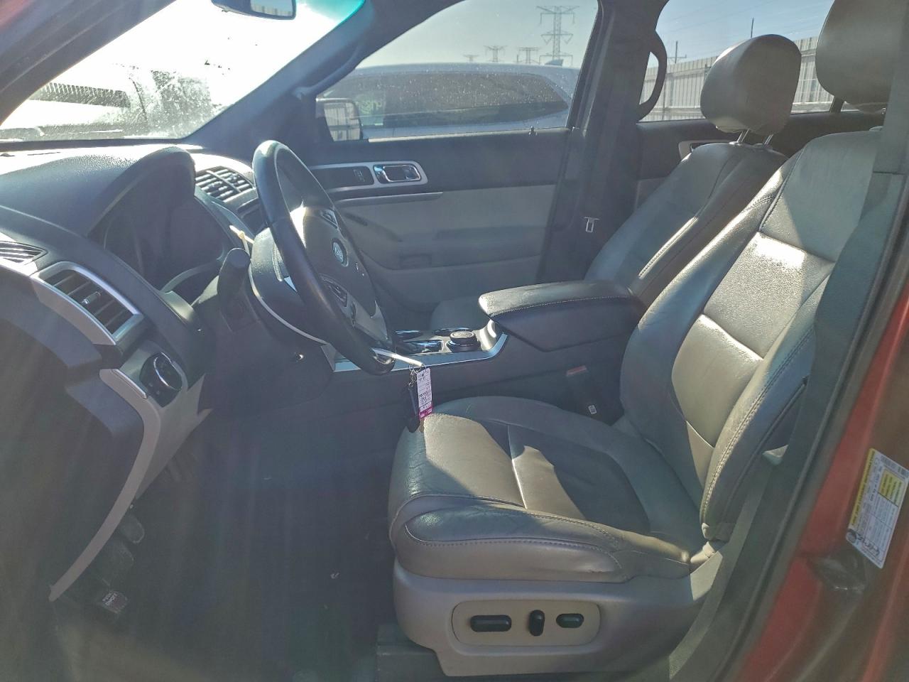 Ford Explorer Xlt Image 10