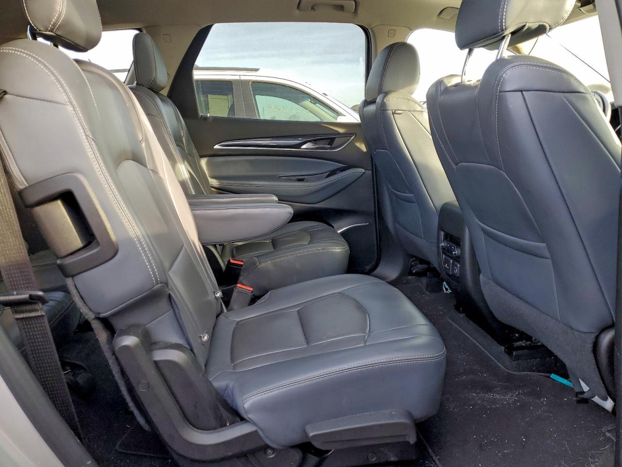 Buick Enclave Essence Image 10