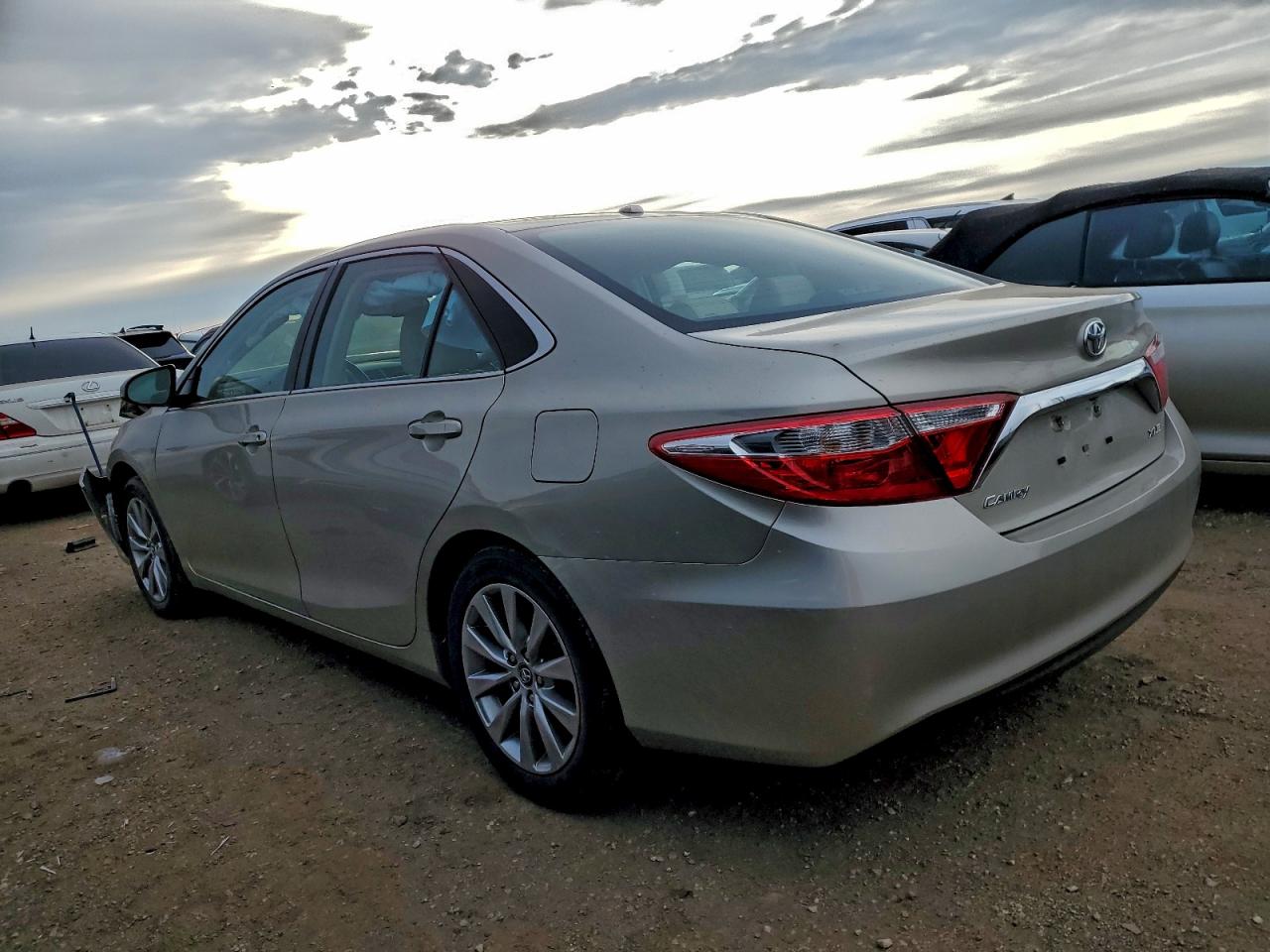 Toyota Camry Le Image 2