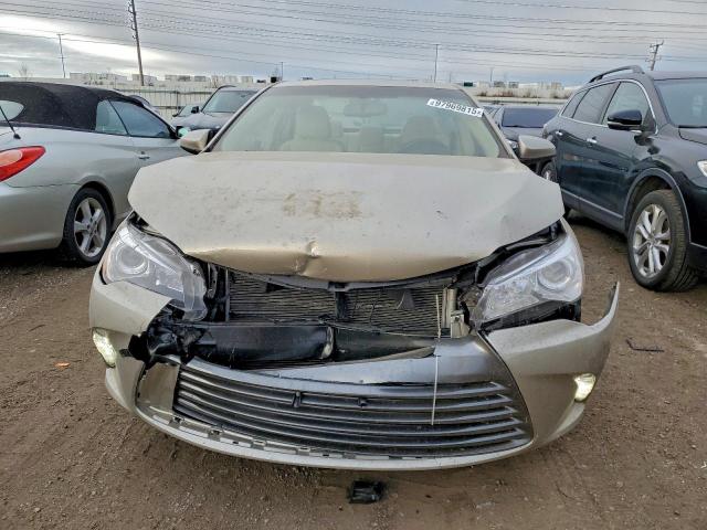 Toyota Camry Le Image 9