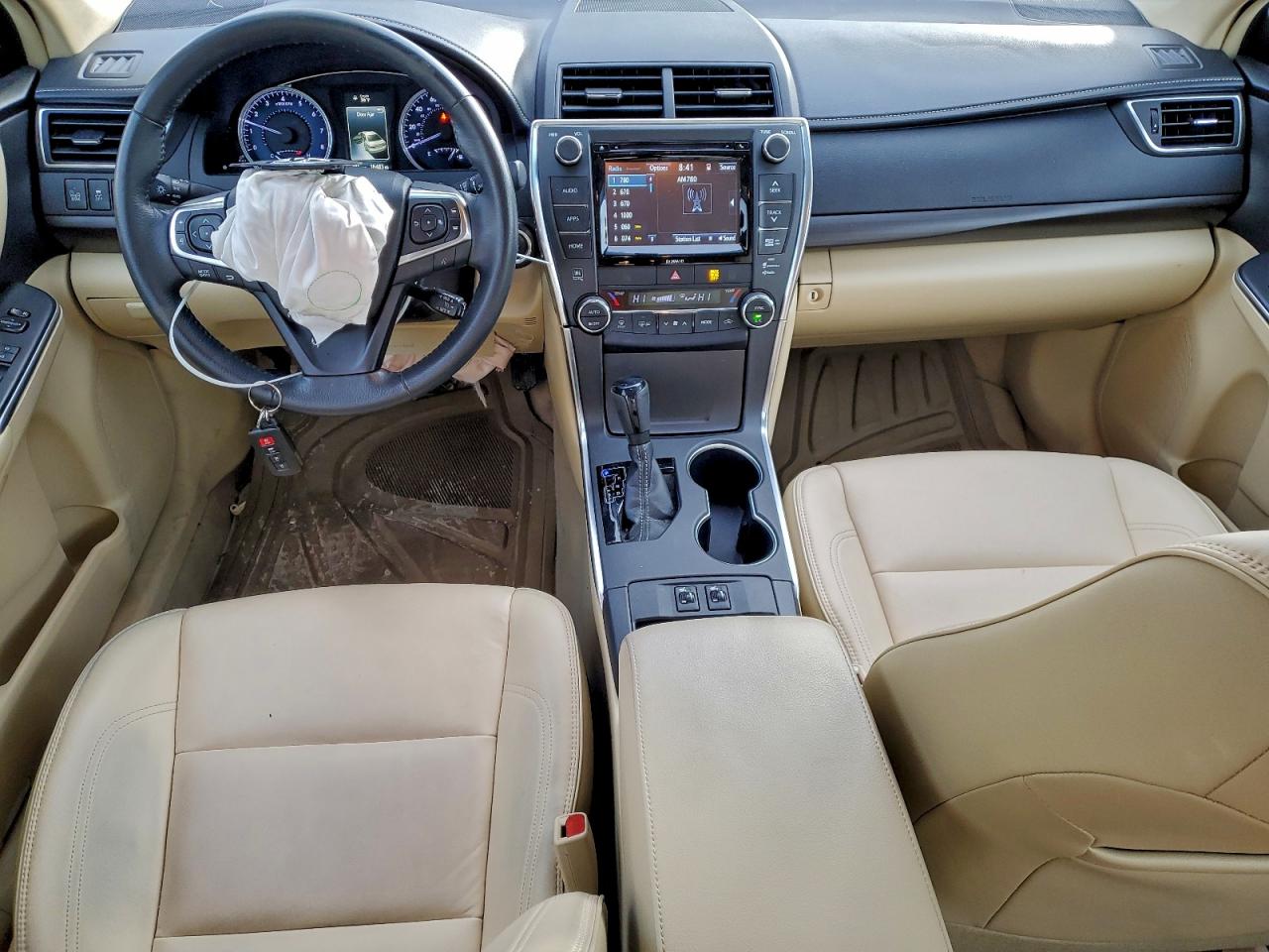 Toyota Camry Le Image 11