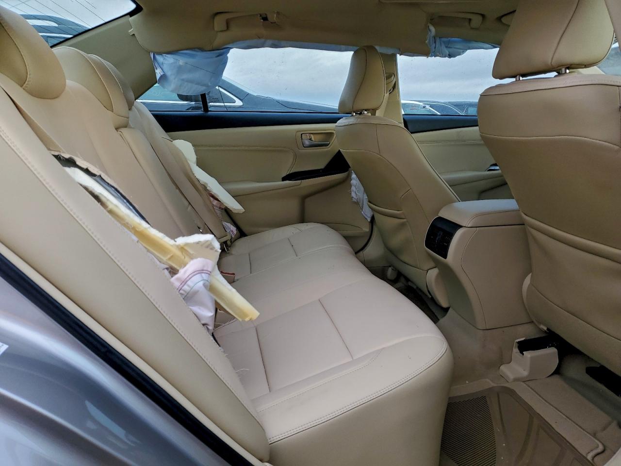 Toyota Camry Le Image 4