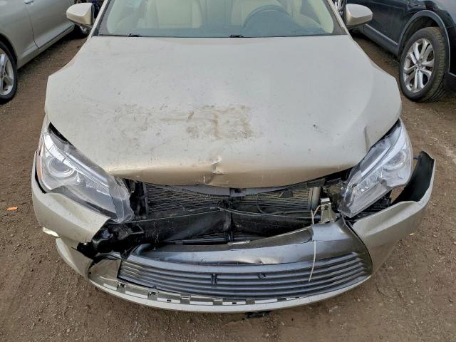 Toyota Camry Le Image 7