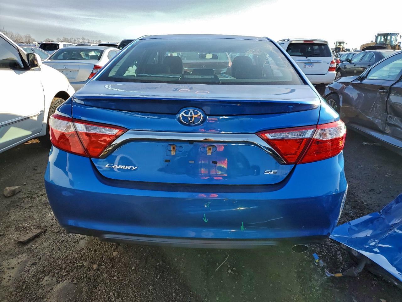 Toyota Camry Le Image 3