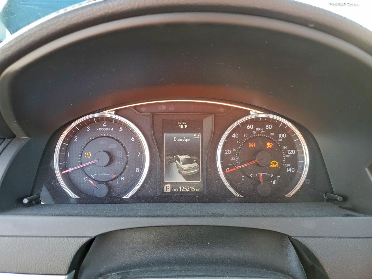 Toyota Camry Le Image 5