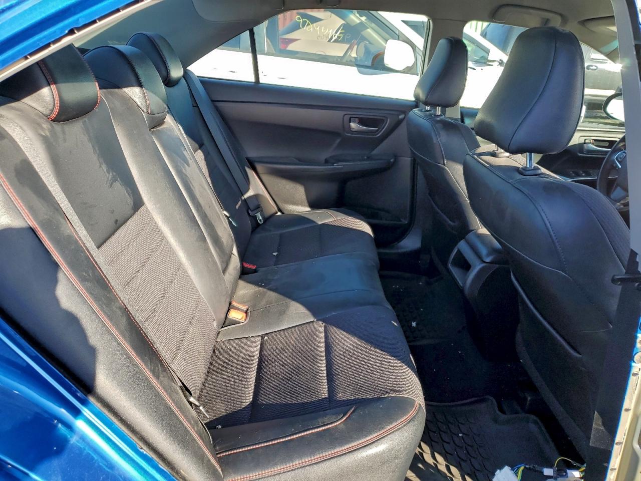 Toyota Camry Le Image 6