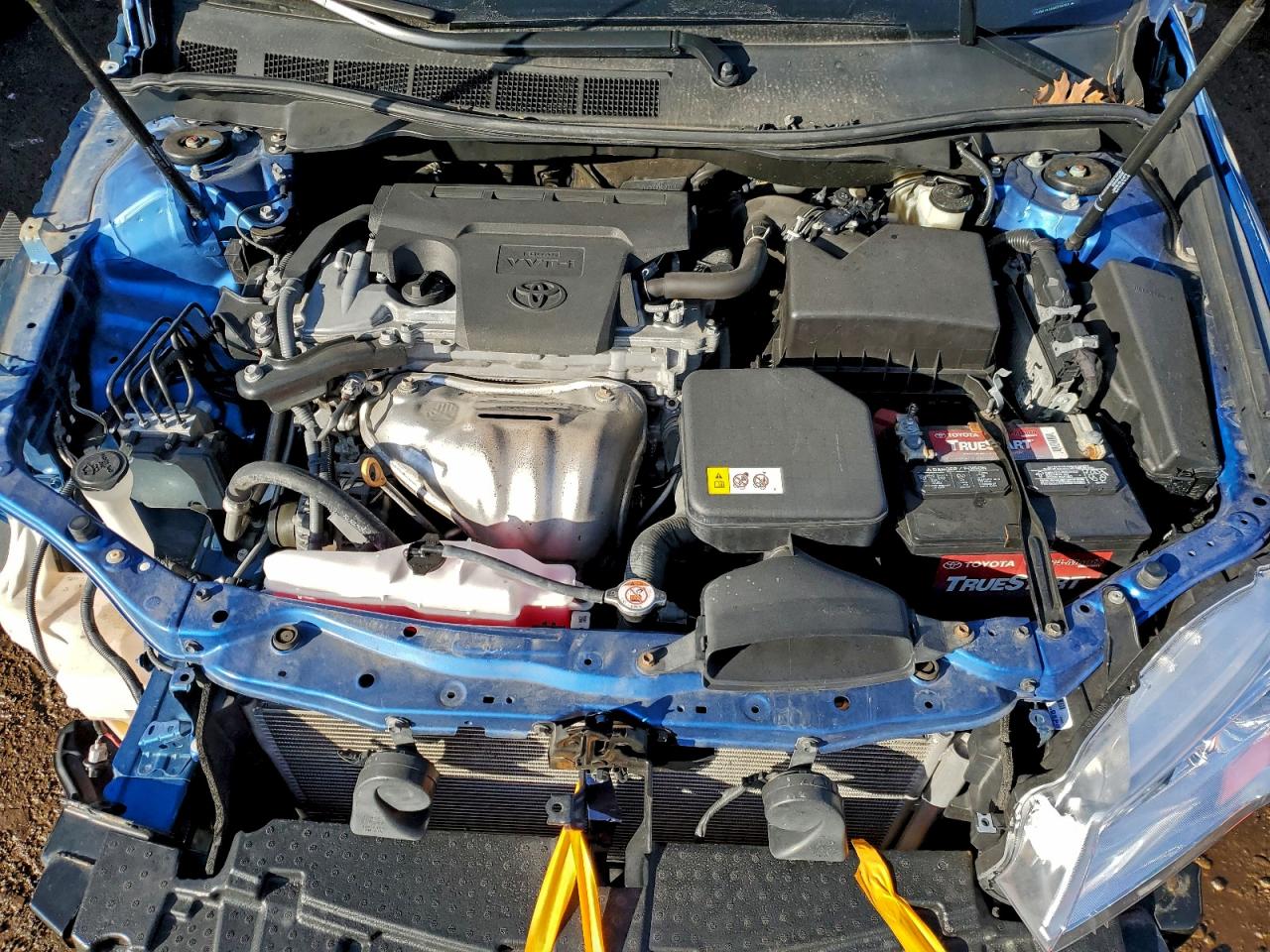 Toyota Camry Le Image 12