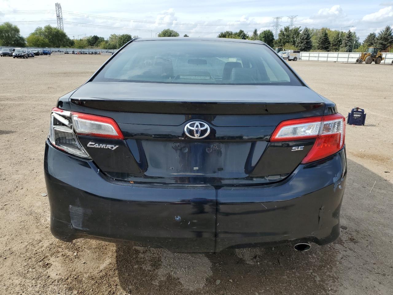 Toyota Camry L Image 4
