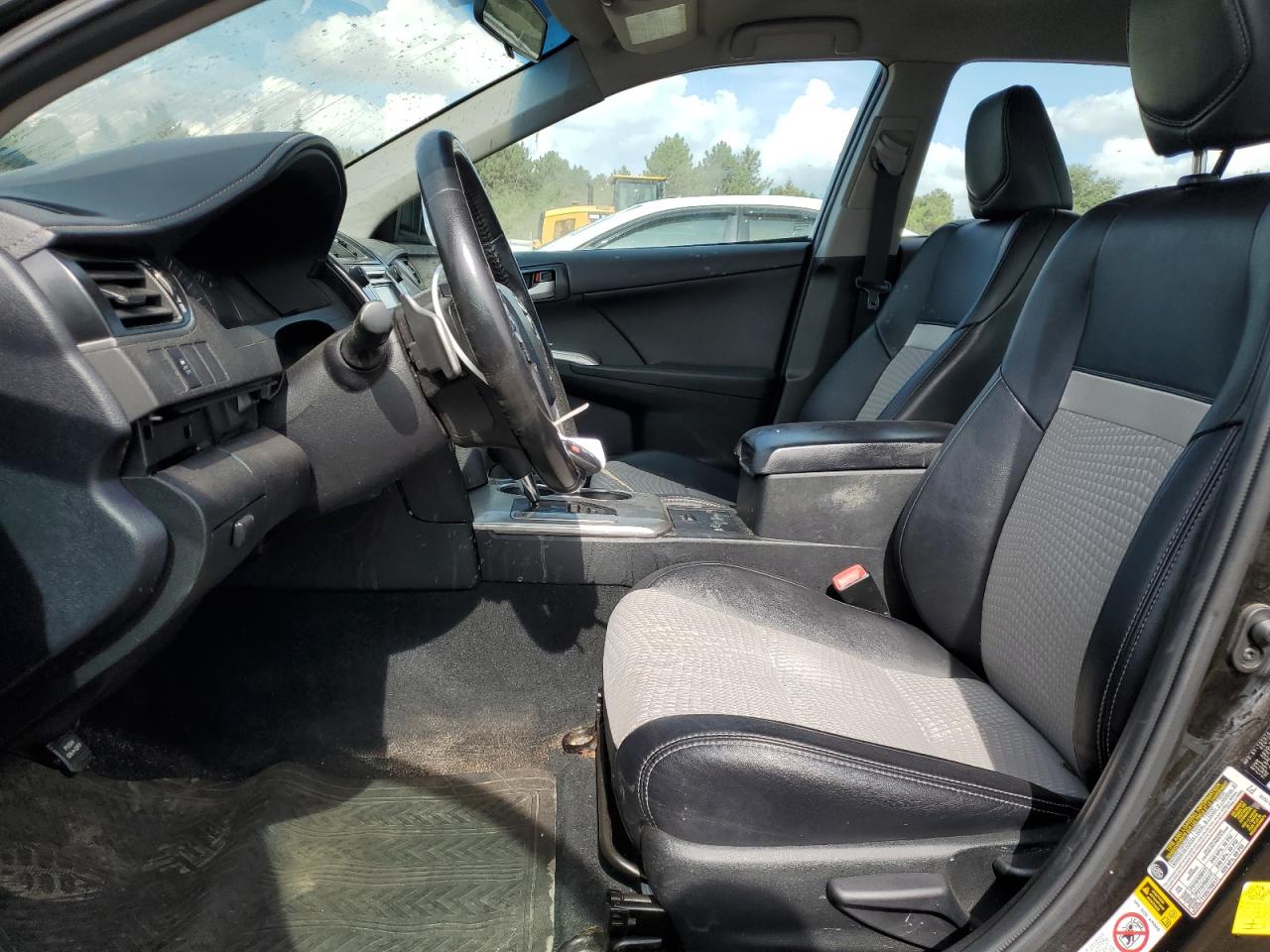 Toyota Camry L Image 7