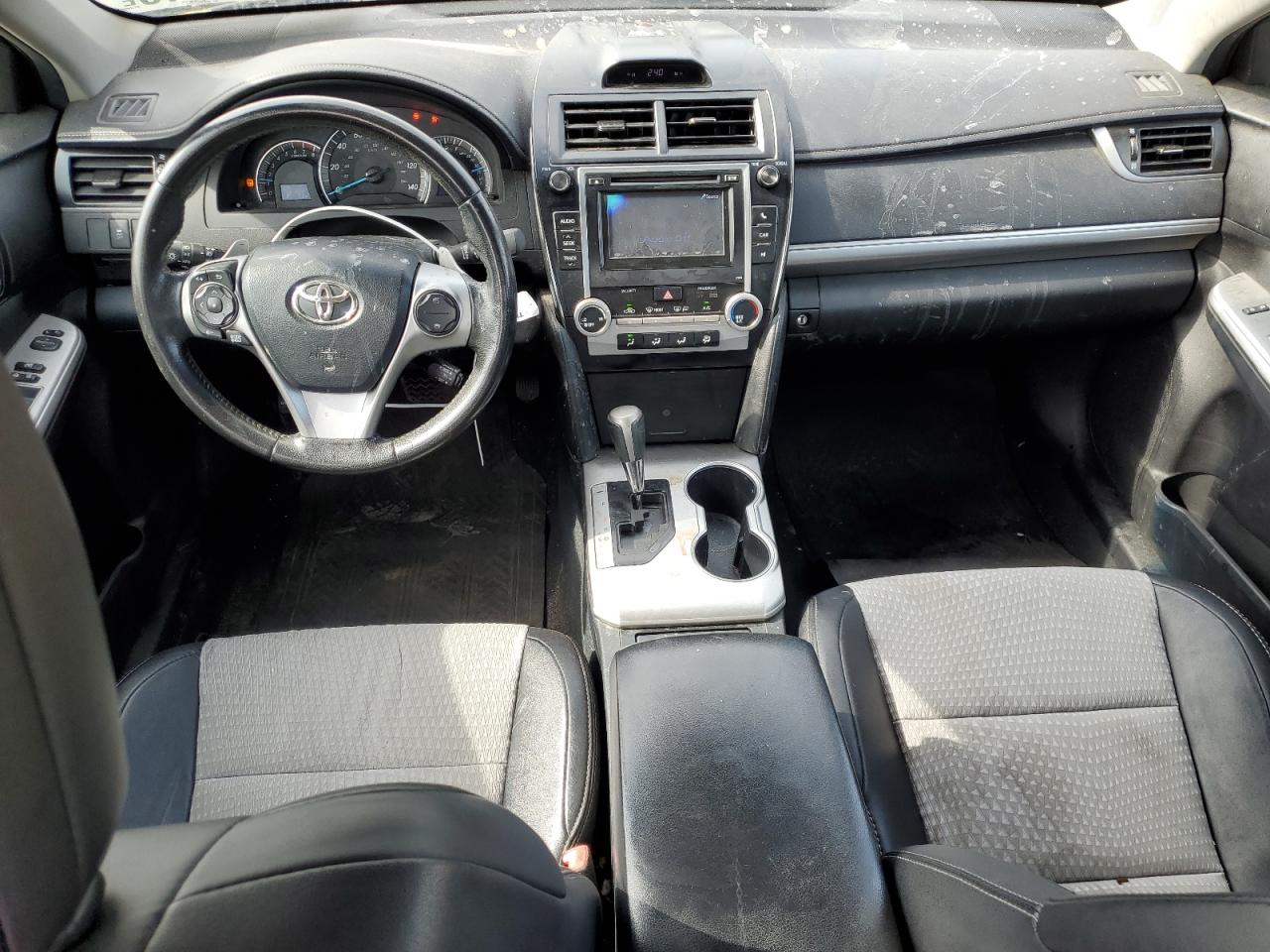 Toyota Camry L Image 11