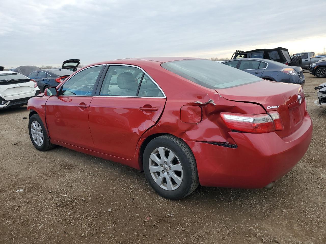 Toyota Camry Le Image 9