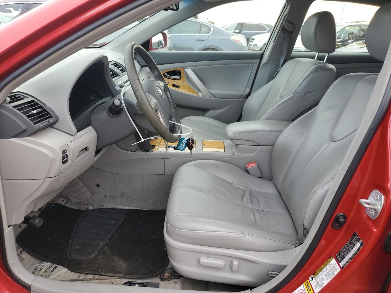 Toyota Camry Le Image 10