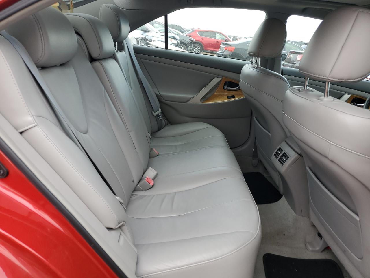 Toyota Camry Le Image 3