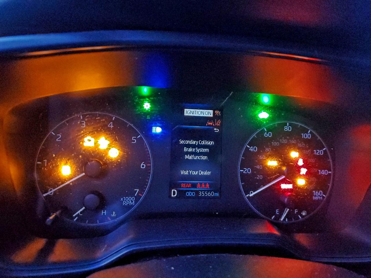 Toyota Corolla Le Image 9